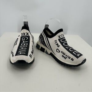 DOLCE & GABBANA
GRAFFITI PRINT LOW-TOP SORRENTO SNEAKERS BLACK WHITE